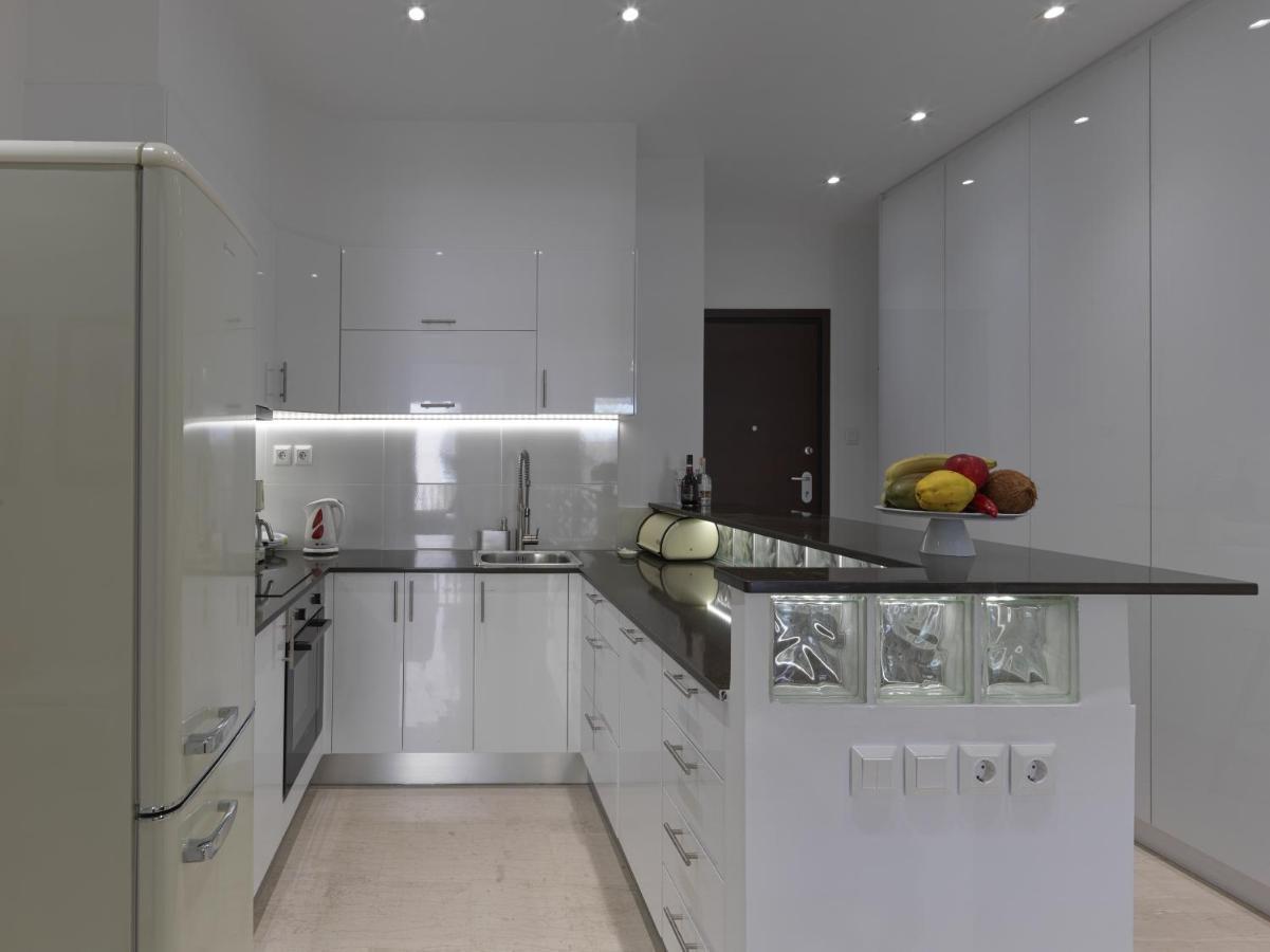 Newly Renovated Apartment In The Heart Of เอเธนส์ ภายนอก รูปภาพ