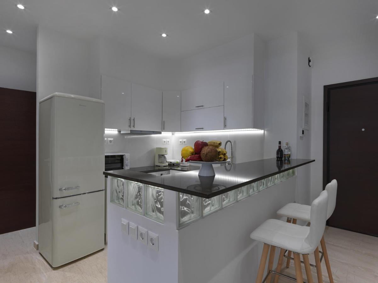 Newly Renovated Apartment In The Heart Of เอเธนส์ ภายนอก รูปภาพ