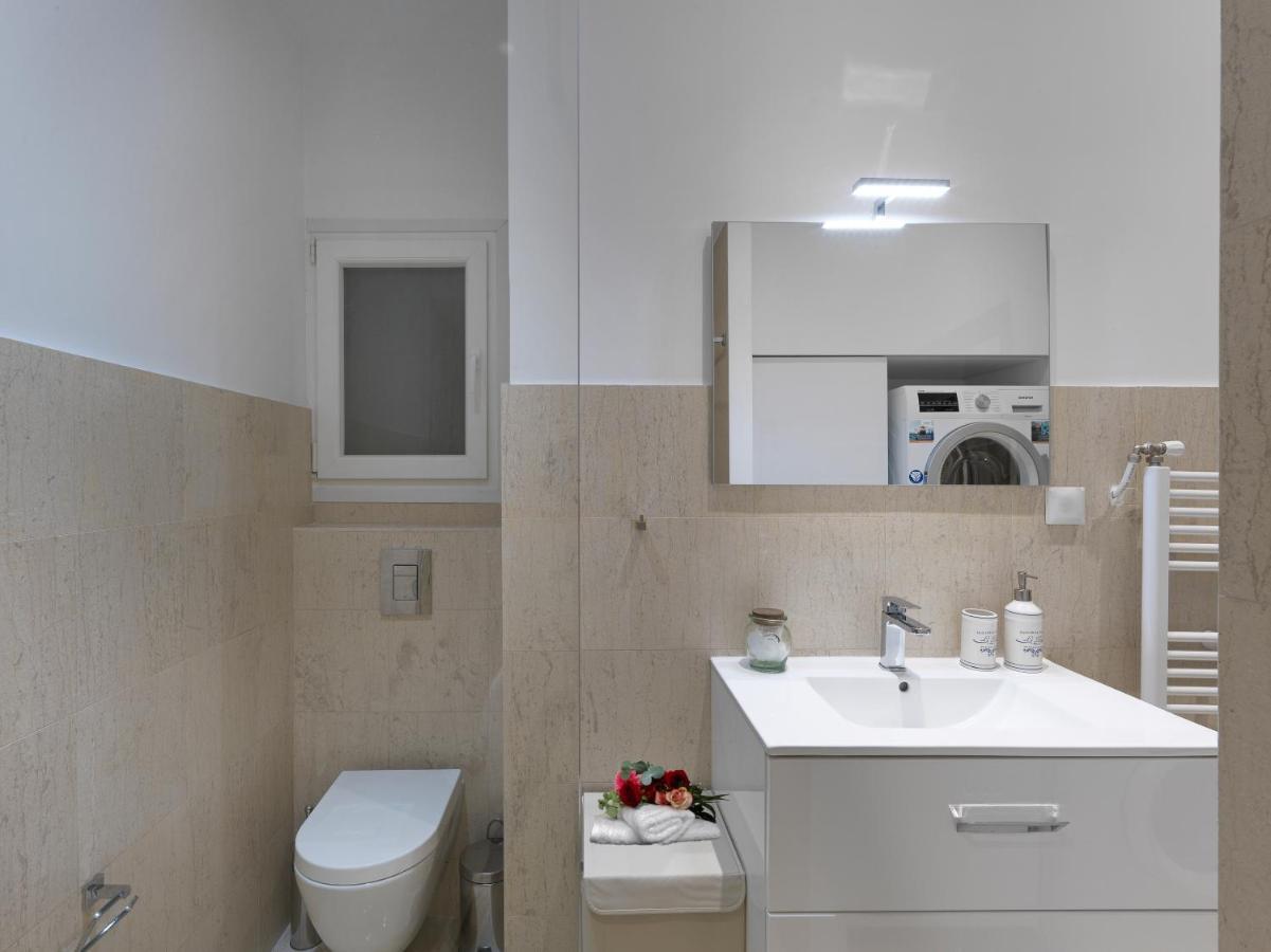 Newly Renovated Apartment In The Heart Of เอเธนส์ ภายนอก รูปภาพ
