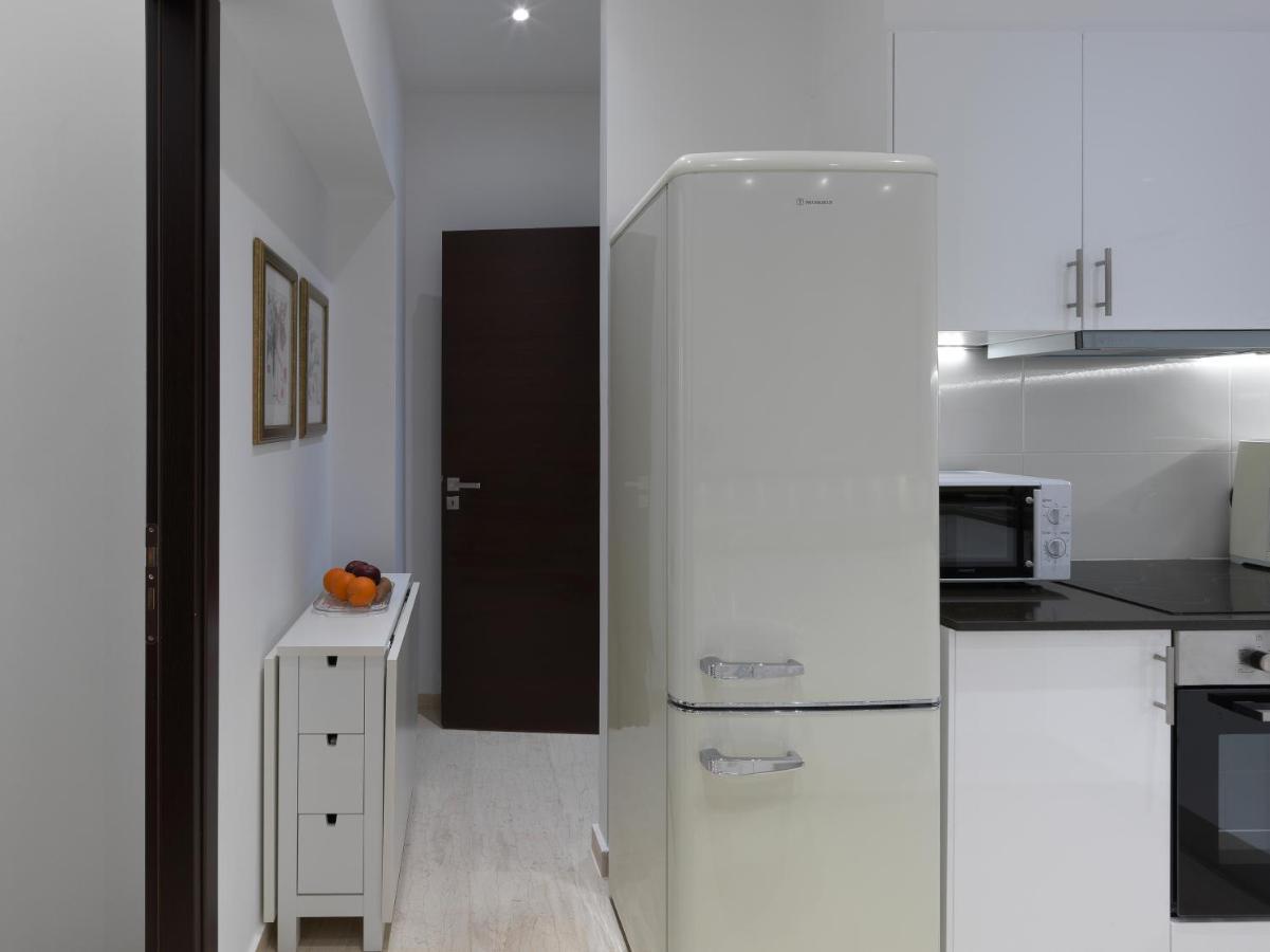 Newly Renovated Apartment In The Heart Of เอเธนส์ ภายนอก รูปภาพ