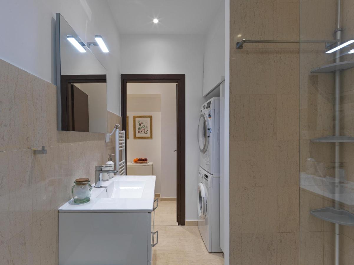 Newly Renovated Apartment In The Heart Of เอเธนส์ ภายนอก รูปภาพ