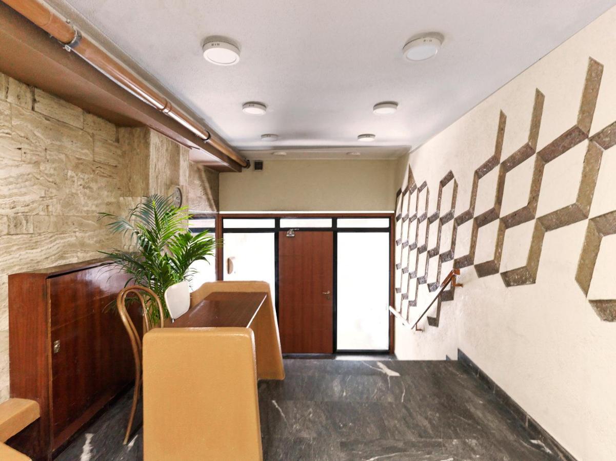 Newly Renovated Apartment In The Heart Of เอเธนส์ ภายนอก รูปภาพ